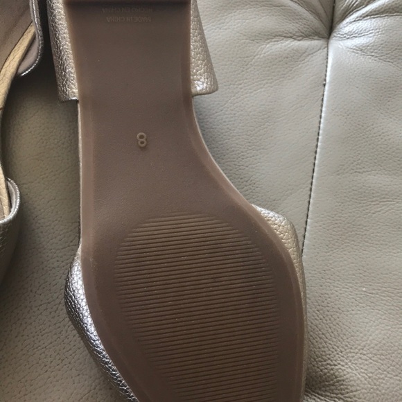 Old Navy pointy gold flats - Picture 3 of 3